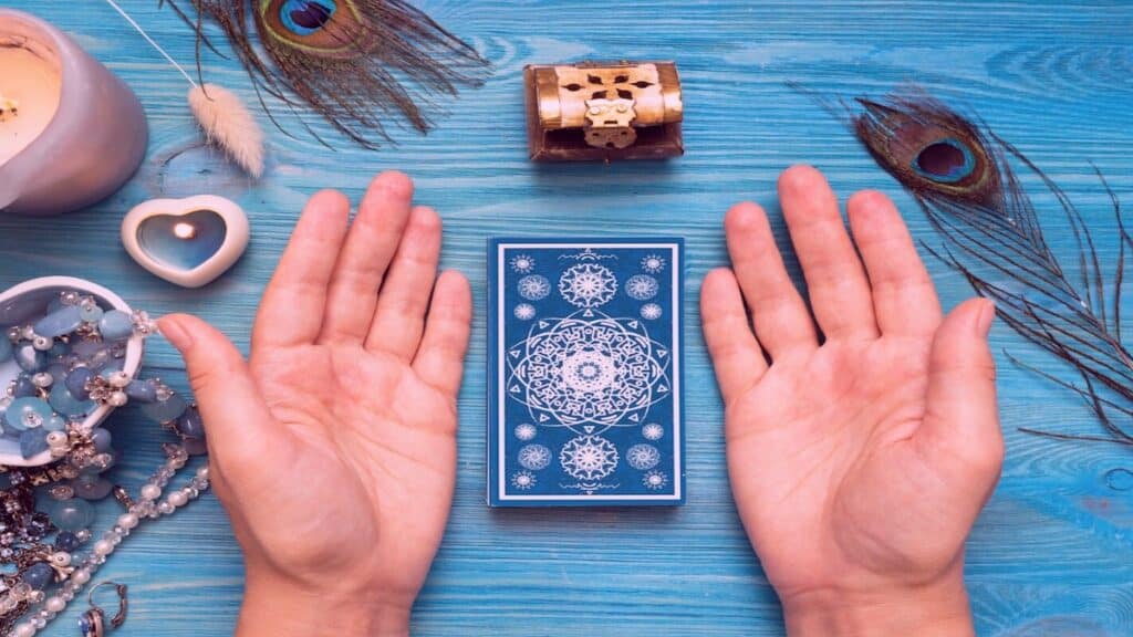 La carte de tarot qui vous aidera à atteindre vos objectifs en 2024 selon votre signe astrologique