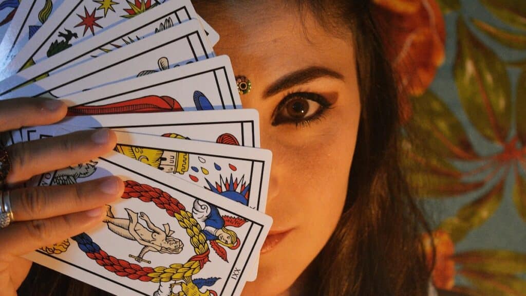 Les 5 cartes de tarot qui indiquent que l'amour est sur le point d'entrer dans votre vie