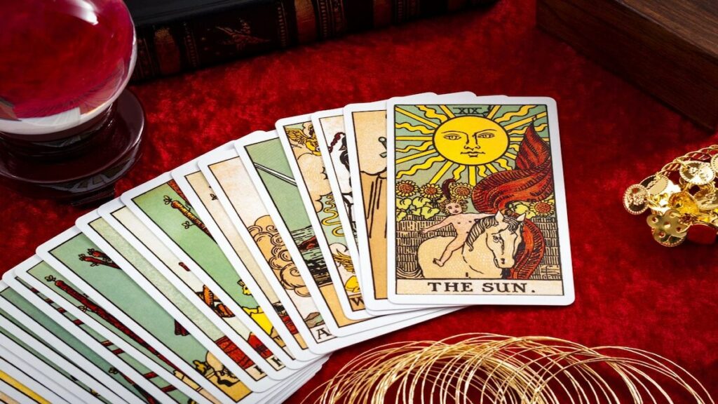 Signes du zodiaque : découvrez la carte du tarot qui vous guide vers la prospérité et l'harmonie