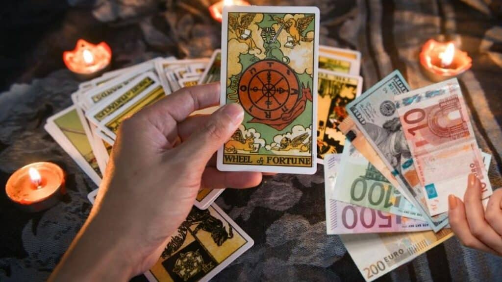 Ce que le Tarot Argent réserve aux 3 signes du zodiaque les plus abondants ce mois