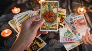 Ce que le Tarot Argent réserve aux 3 signes du zodiaque les plus abondants ce mois